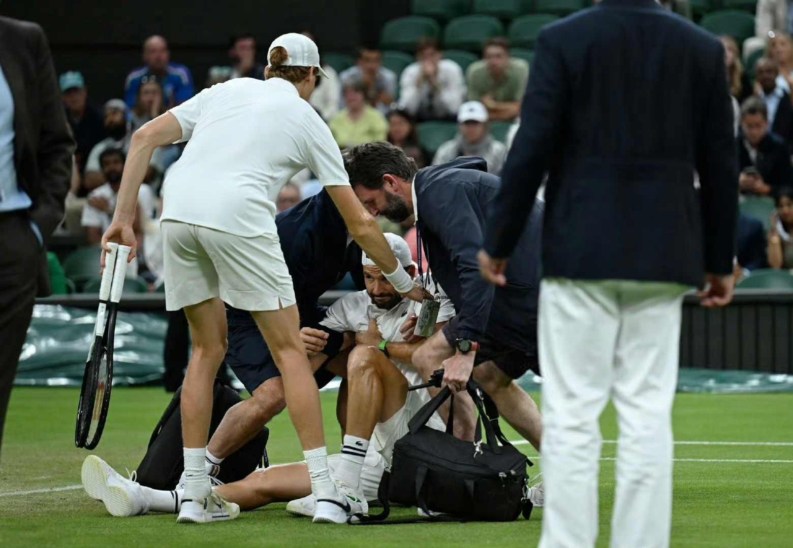 包含冲刺阶段拜仁慕尼黑造点机会纽卡斯尔状态回暖备战社区盾，纳达尔与50激战TL分钟看傻球迷的词条